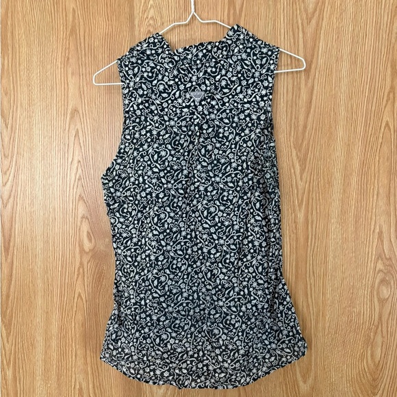 Columbia Sleeveless Blue and White Floral Pullover 1/4 Button Blouse Top - Picture 2 of 6